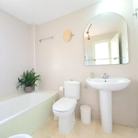 펜션 Pareada El Rodeito Con Piscina Propia 마르베야